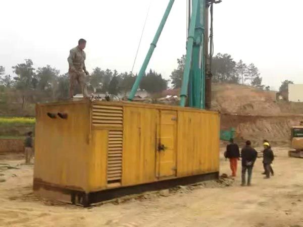 盐源如何判断水冷式机油散热器密封件是否需要更换？